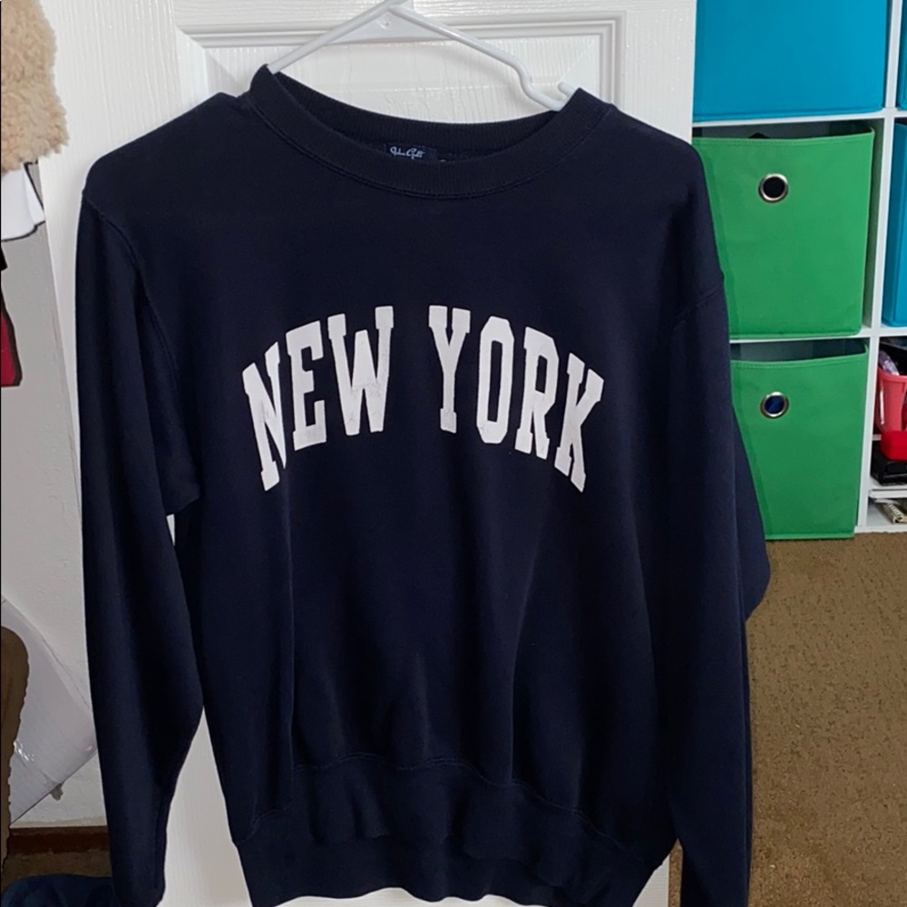 BRANDY MELVILLE CREW NECK!!